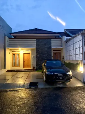 Blezz Villa Nirwana Tasik Hotel dekat Toko Sahara