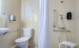 B&B Hotel Villeneuve Loubet Village