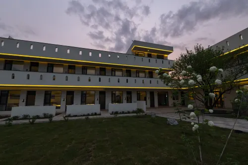 Kurdish Ningqi Shanshe Bieyuan Homestay Hotels in Gongliu