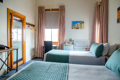 The Cambridge Hotel & Backpackers Hotels in 