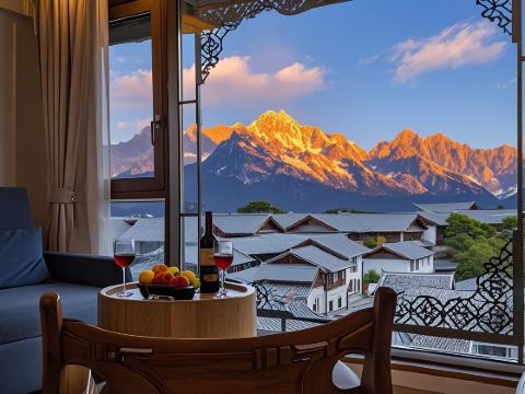Panoramic View of Snow Mountain in Shanye Rizhao Jinshan (Lijiang Ancient City Branch)