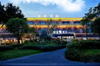 Yingang Smart Design Hotel (Chengdu Shuangliu International Airport Southwest Minda Branch) Hotels near Shuangliu Sports Centre - Stadium