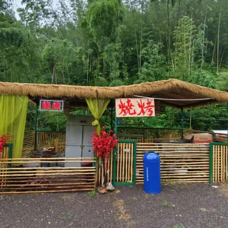 Liuwanqing Gorge Ling Shang Hua Kai Camping Hotel