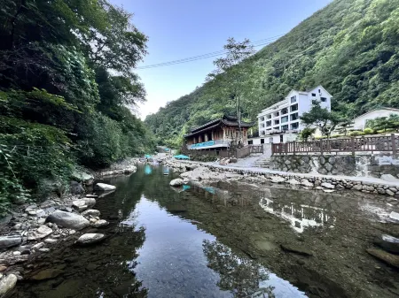 Hangzhou Linxi Shanshe Brookside Detached Villa (the Taihu Yuan) Отели рядом с достопримечательностью «Taihuyuan Scenic Area»
