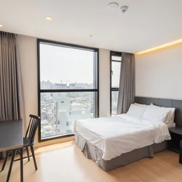 Celib Yeoui Hotels near Yeouido Hangang Park