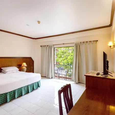 Kata Sun Beach Hotel Отели рядом с достопримечательностью «Ката-Ной-Бич»