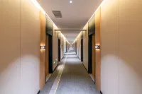 Cloud Four Seasons Hotel (Ningchuncheng Branch, Beihai High speed Railway Station)