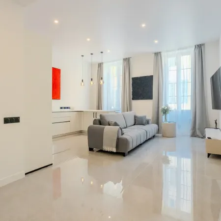 110m2 3bd Luxury last Paganini apt in Old Nice