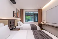 Yunlan Boyue Hotel (Yi Ancient Town Scenic Area)