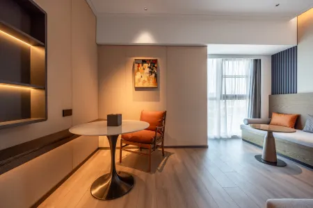 UrCove by Hyatt Nanjing South Railway Station BaiJia Lake Отели рядом с достопримечательностью «Baijiahu Garden Citizen's Square»