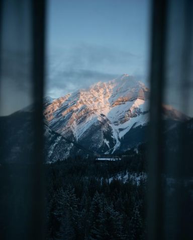 Luxury Mountain View Hot Spring Resort (Private Oxygen Spa Hotel at the Foot of the Snowy Mountain)