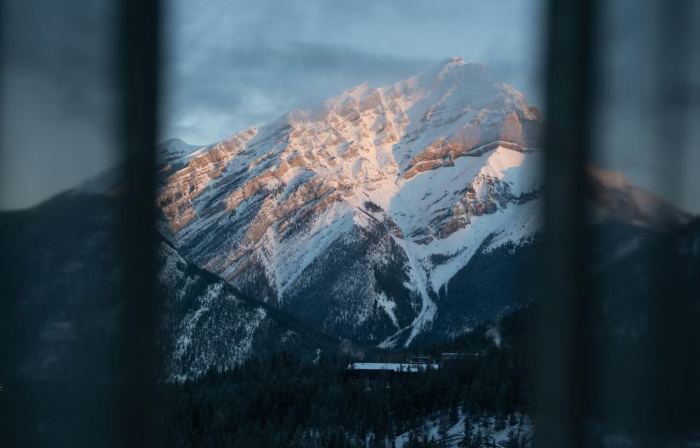 Luxury Mountain View Hot Spring Resort (Private Oxygen Spa Hotel at the Foot of the Snowy Mountain)
