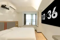 Yuehui Movie Hotel (Zhengzhou Ersha Cultural Creative Park Wanda Plaza)
