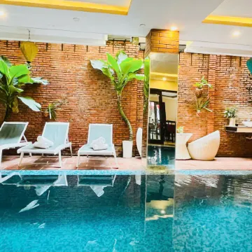 Golden River Hotel