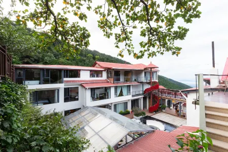 Floral Hotel · Yunwuju hotel Отели в г. Лу-Шан