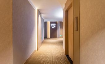 YaSheMan Hotel (Honghu Yasi Plaza Store)