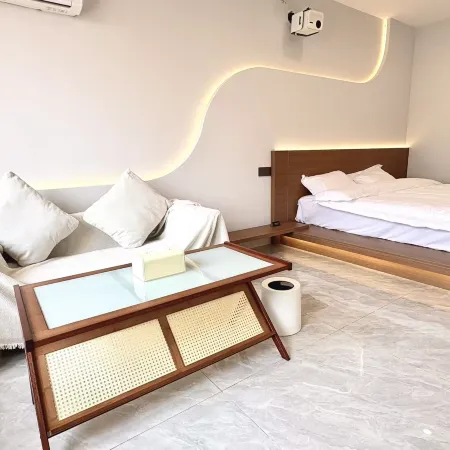 Blue Tree Bay Art Hotel