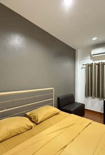 ห้องเล็ก เตียงใหญ่