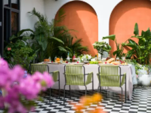 雲隱·日出江景酒店（西雙版納景洪瀾滄江濱江大道店） 鄰近孔雀湖的酒店