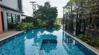 曼谷邁斯泰霍特爾朗西特蘭實未來公園่酒店 - 泳池