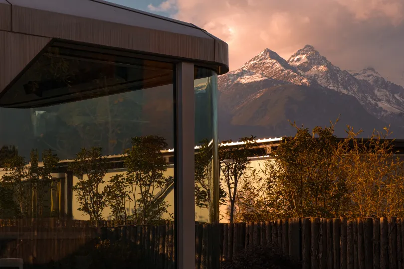 Luxcreek Space Pod | Enjoy Snow Mountain Sunrise View · Private Hot Spring · Vacation Homestay