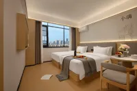 Xiao Man Hotel (Yongzhou Longshuitan Vision International Plaza Store) - parking