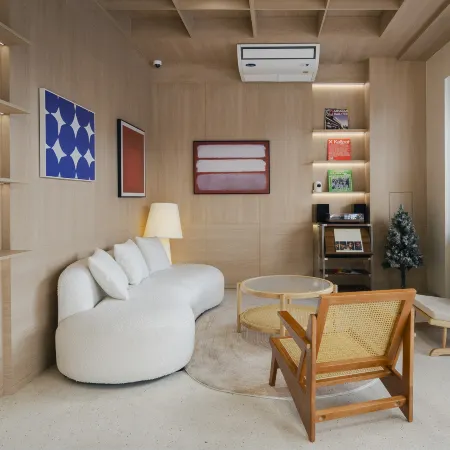 Bembis Hotel (Charoenakorn 10) Отели рядом с достопримечательностью «Пирс Си-Пхрая»