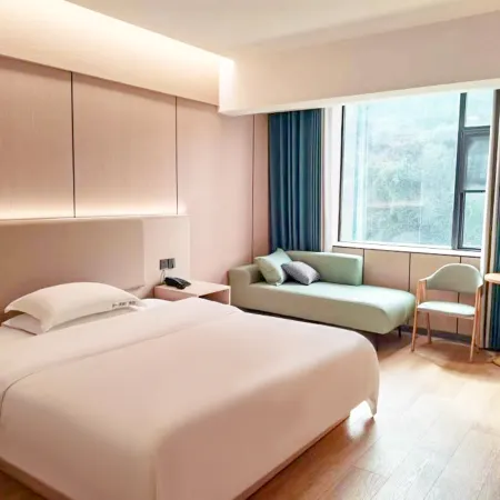 Pai Hotel (Hezhou Lingfeng Plaza)