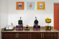 Hampton Inn by Hilton Fayetteville Fort Bragg - Breakfast
