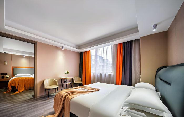 Teddy Hotel (Yiwu International Trade City Santing Road Night Market Street Branch)