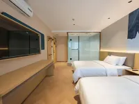 Yue'an Hotel (Urumqi High-Speed Railway Station North Square) 우루무치 호텔