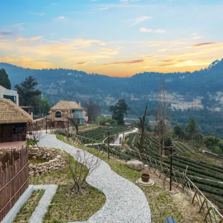 Warm mount resort  Taoyuan  thatched cottage