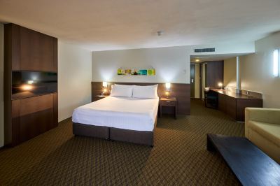 プレミアムルーム(キング)(ソファベッド付) ホリデイ・イン ケアンズ ハーバーサイドの写真