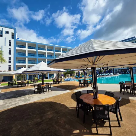 GrandBlue Resort & Beachclub