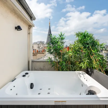 Loft with terrace, jacuzzi & lift near Invalides