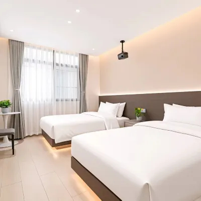 Xinxinrong Hotel (Kunming Railway Station Shuangqiao Night Market Style Street) Hotels near Rixin Road Station