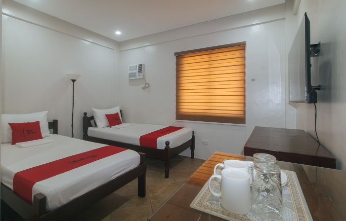 RedDoorz @ Davids Travellers Inn Cavite