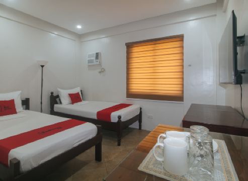 RedDoorz @ Davids Travellers Inn Cavite