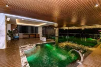 The King Hotel - piscina
