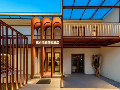 Luyin Boson Hotel (Suning Plaza Ahldin Botanical Garden) Hotel di 