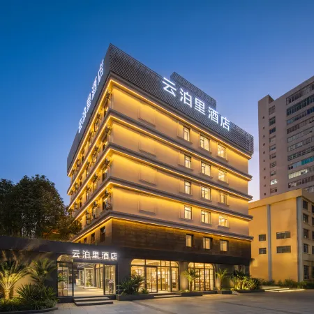 Yunbo Li Hotel Отели рядом с достопримечательностью «Конгресс-центр Kunming Hall»
