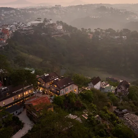Signature The Valley Retreat, a brand of Modern Village Lifestyle
