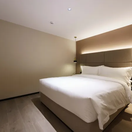 Dalian Ambra Hotel (Renmin Road Donggang Commercial Area Venice Water City)