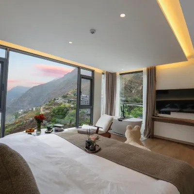 Shangri-La Central Tiger Leaping Canyon Dream Boutique B&B 中虎跳峡一線天景地周辺のホテル
