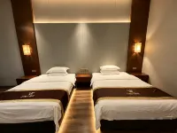 WanLi Hotel (ShangRao Yanshan Hekou Town Branch) - parking
