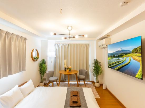 14 minutes on foot from Shibuya Station | 5 minutes on foot from Shinsen Station | 2 people