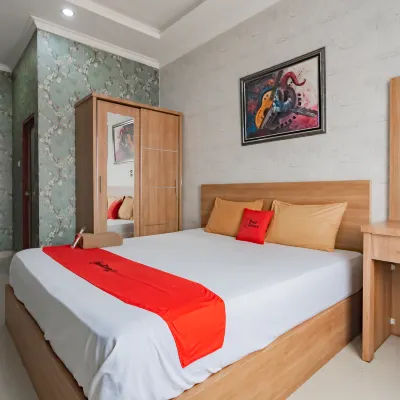 RedDoorz Plus near Gedung Sate 2  Hotel dekat Monumen Perjuangan