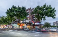 Rujia Huayi Select Hotel (Taizhou Xianju Bus Station) - parking