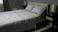 Spacious 3‑Bedroom Home • Free Parking • 20 min to ATL Airport -  Privatzimmer
