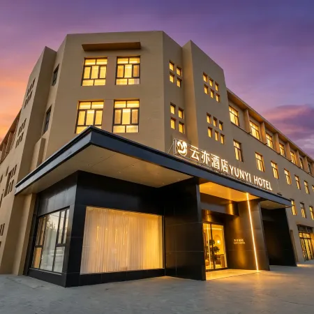 Dunhuang Yunyi Hotel